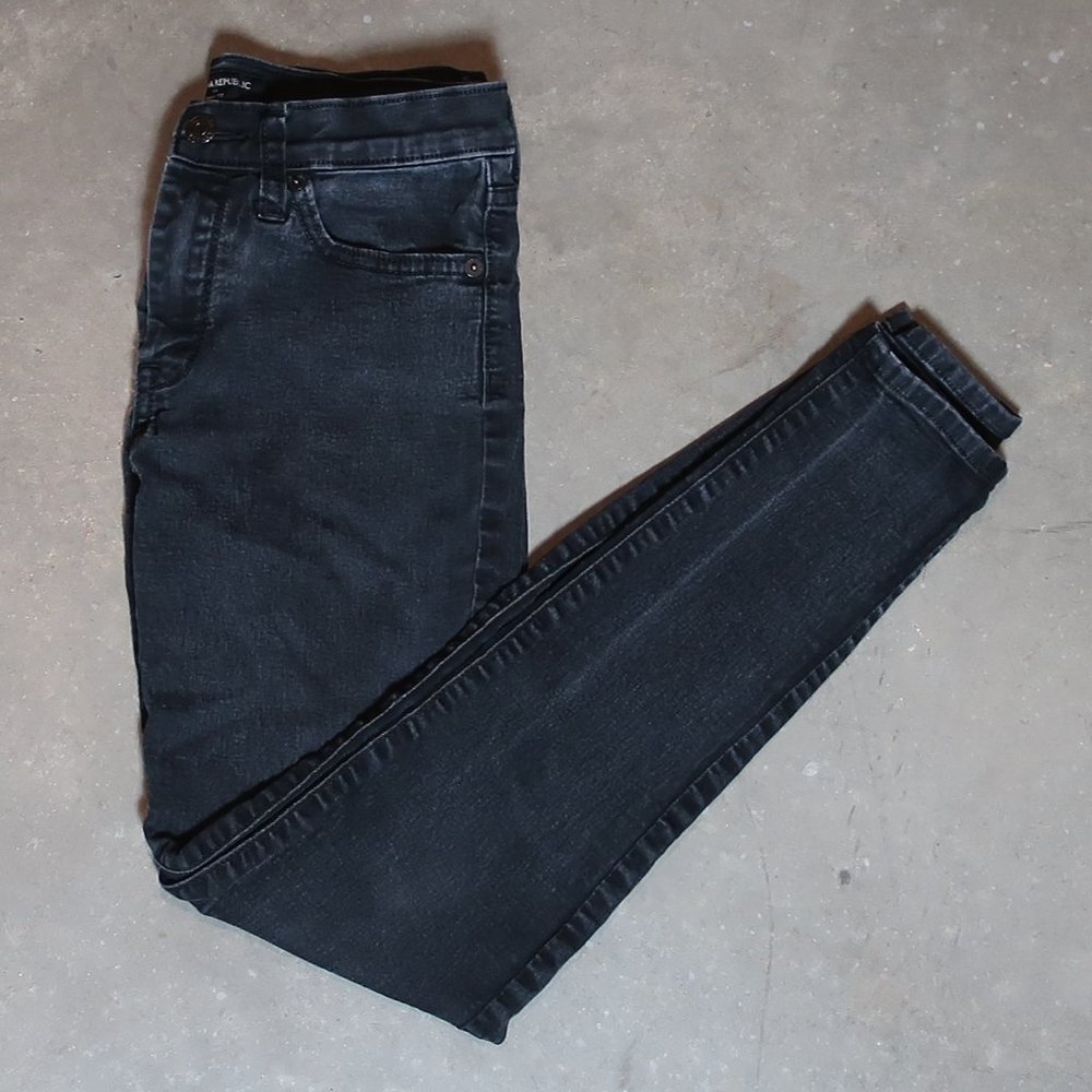 Banana Republic. Women's 26/2. Skinny Fit. Jeggings. Black.